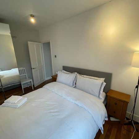 Апартаменты Spacious Flat Opposite The Oval Лондон Экстерьер фото