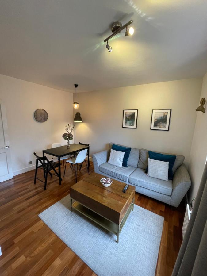 Апартаменты Spacious Flat Opposite The Oval Лондон Экстерьер фото